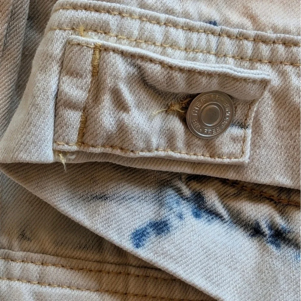 Free People Bleach Wash Denim Jacket Cropped Jean Jacket Sz L - Picture 11 of 15